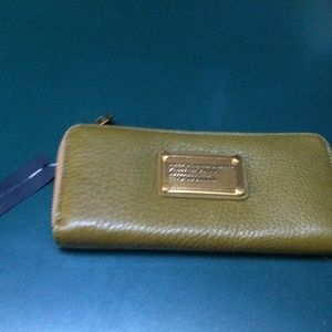 Marc By Marc Jacobs Classic  "Q" Zippy Wallet New